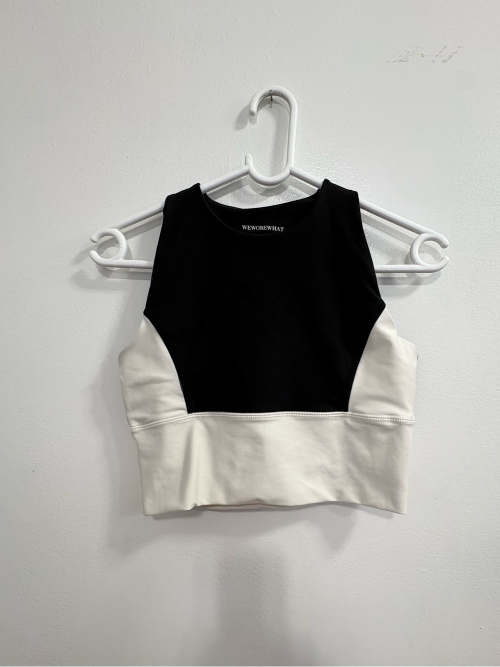 WeWoreWhat Black and Cream Colorblock Cropped Tank